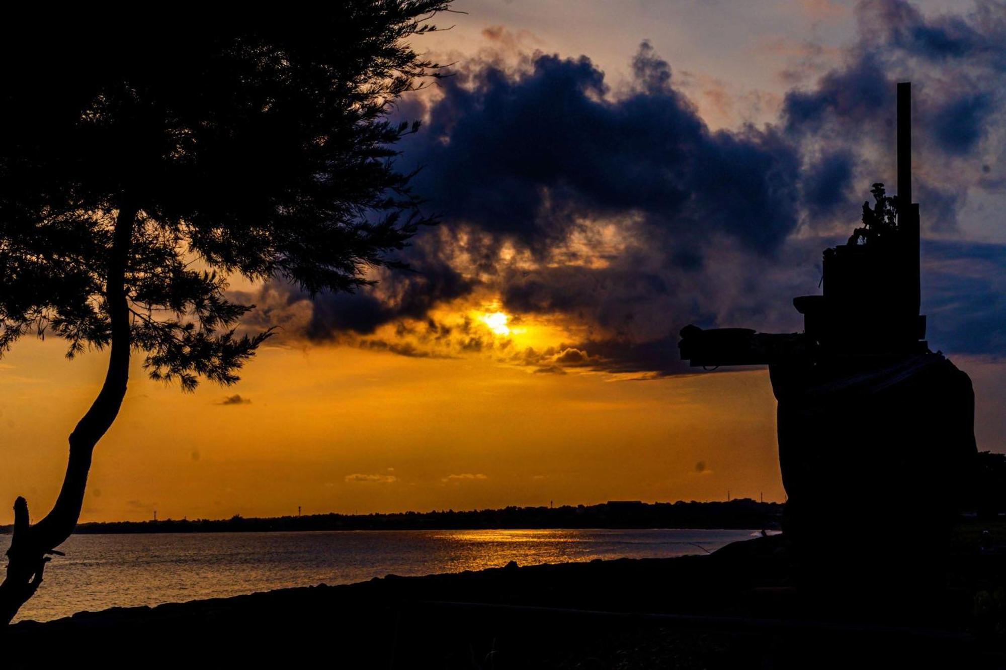 Wyndham Tamansari Jivva Resort Bali Siyut Kültér fotó Sunset at Lake Worth
