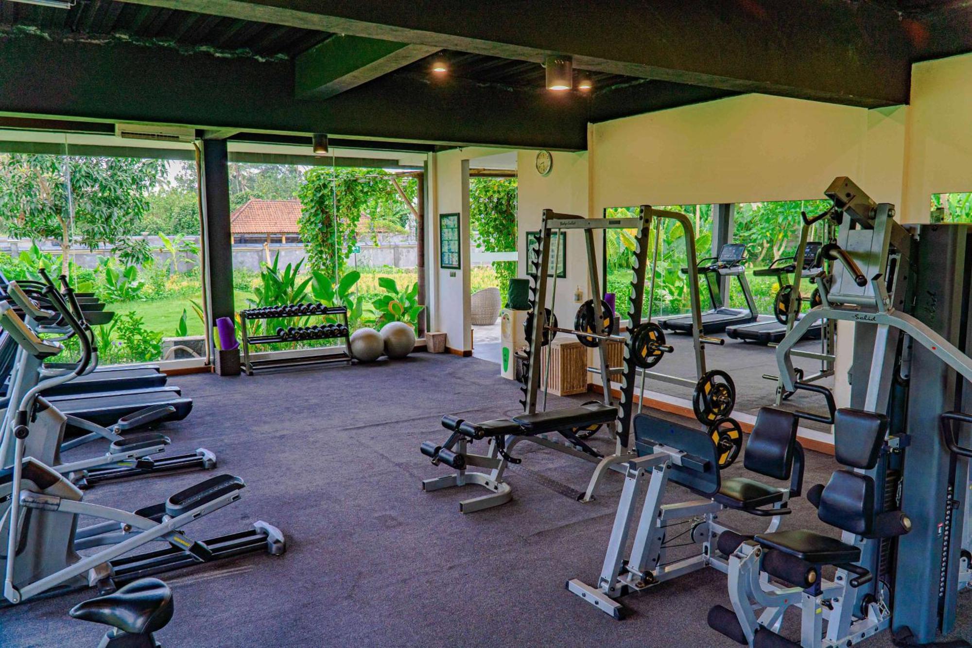 Wyndham Tamansari Jivva Resort Bali Siyut Kültér fotó The gym at the resort