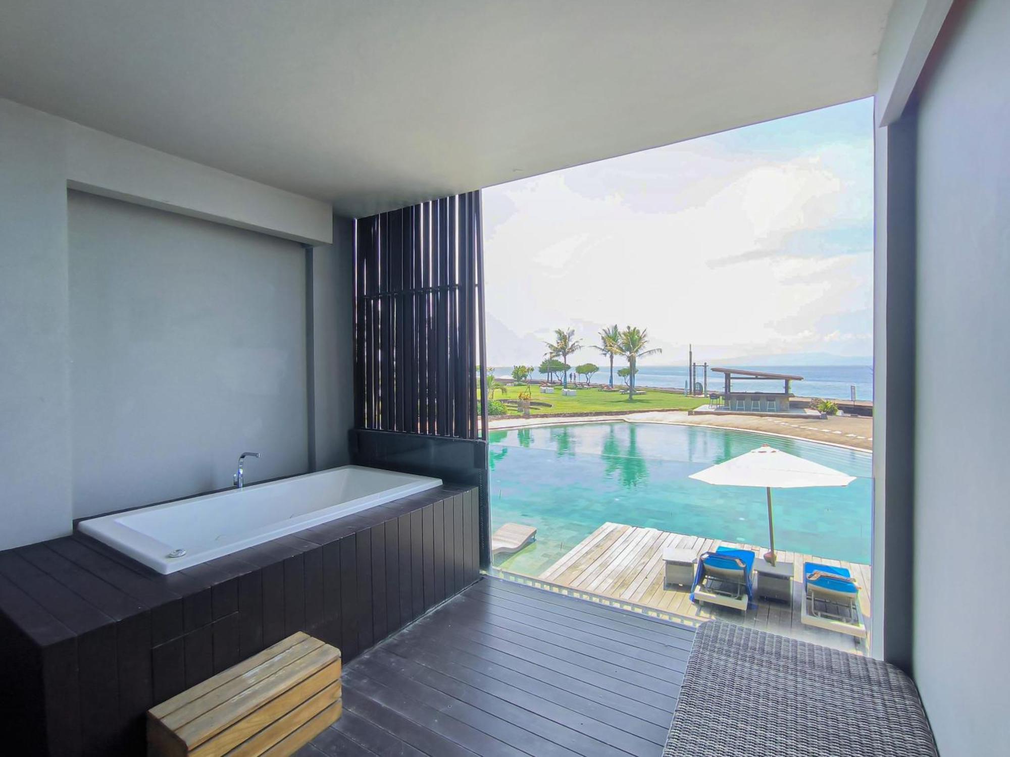 Wyndham Tamansari Jivva Resort Bali Siyut Kültér fotó A bathroom at the hotel