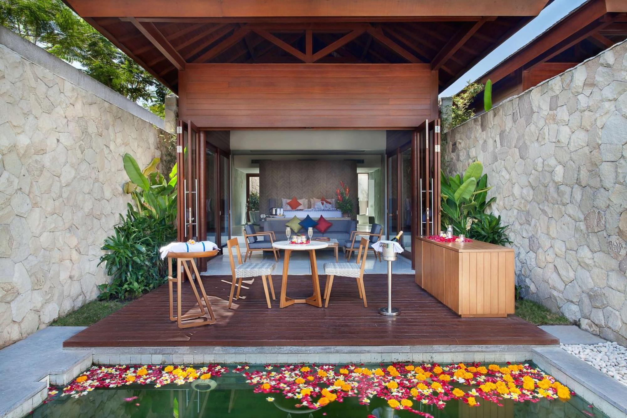Wyndham Tamansari Jivva Resort Bali Siyut Kültér fotó A private pool at the hotel